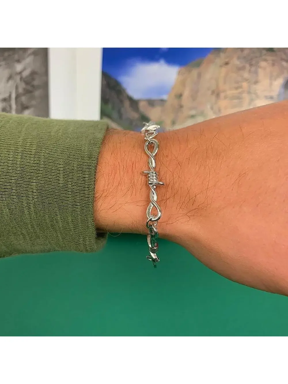 Y2k Cyber barbwire opium punk style bracelet. Cool design. Nice quality. Chain